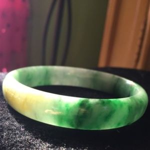 Vintage Chinese Jadeite/Jade Bangle
